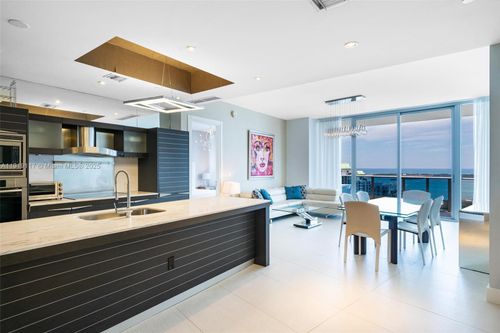 apt-4707-200 Biscayne Boulevard Way, MIAMI, FL, 33131-2165 | Card Image