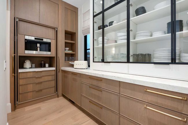 6918 Legare Dr Sw, House other with 4 bedrooms, 7 bathrooms and 3 parking in Calgary AB | Image 9