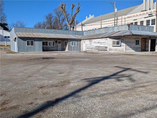 100 Oregon St, Hiawatha, KS, 66434-2214 | Card Image