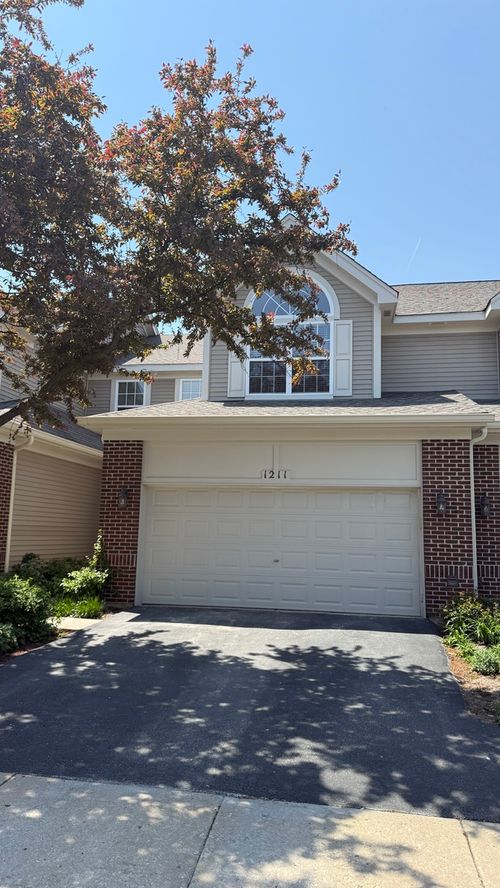 1211 Townes Cir, Aurora, IL, 60502-6743 | Card Image