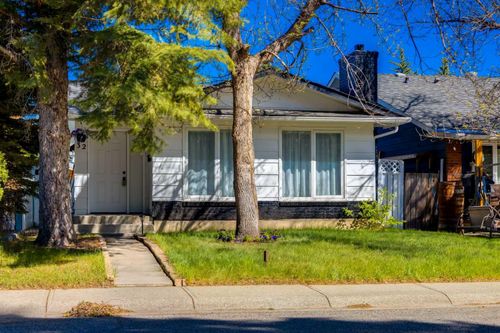 32 Midland Pl Se, Calgary, AB, T2X1P9 | Card Image