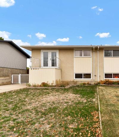 2021 Hawke Cres Ne, Home with 4 bedrooms, 2 bathrooms and 2 parking in Medicine Hat AB | Image 1