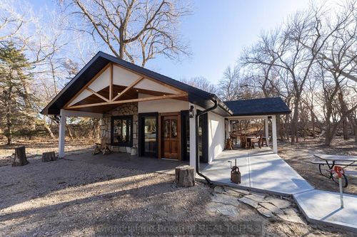 704 Cottonwood Trl, Phillips, NE, 68865-2612 | Card Image