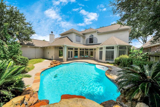 Rear view of home | Image 33