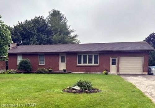 17 Parker Dr, Belgrave, ON, N0G1E0 | Card Image