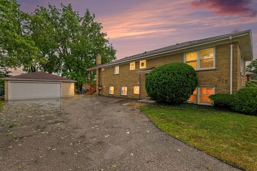 1-16W719 56th Place, Clarendon Hills, IL, 60514 | Card Image