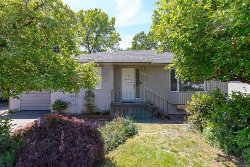 667 Jones Terr, Victoria, BC, V8Z2L6 | Card Image
