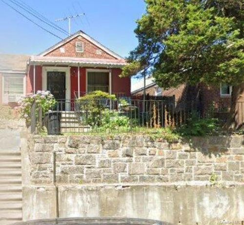 2711 Throop Ave, Bronx, NY, 10469-5326 | Card Image