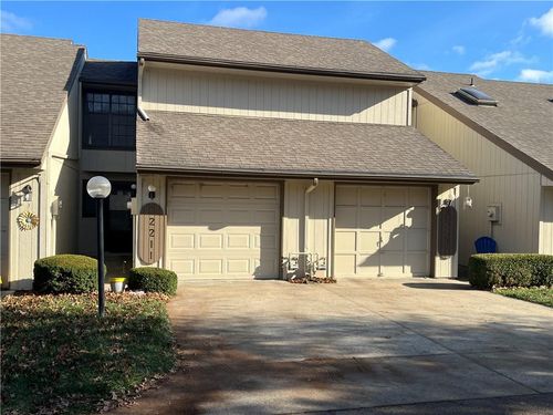 12211 Holmes Ln, Kansas City, MO, 64146-1127 | Card Image