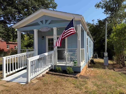 510 E Henderson St, Overton, TX, 75684-1303 | Card Image