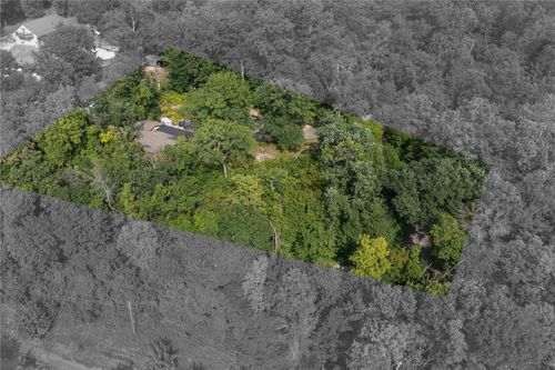 2576 58th Street Ln, Vinton, IA, 52349-9357 | Card Image