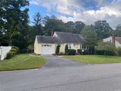 79 Burlington Boulevard, House other with 3 bedrooms, 1 bathrooms and null parking in Smithtown NY | Image 2