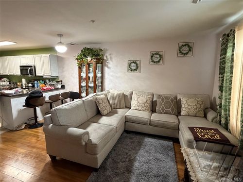 203 Willow Ln, Valley Stream, NY, 11580-7015 | Card Image