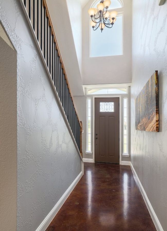 Entry hall. | Image 16