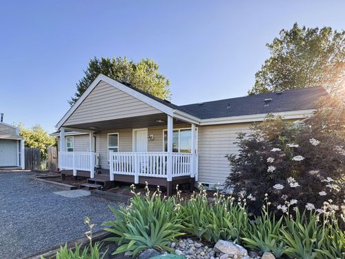 39030 Modoc Point Rd, Chiloquin, OR, 97624-6701 | Card Image