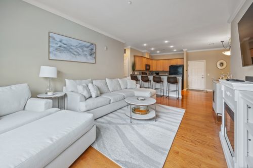 unit-202-1 King Philip Dr, West Hartford, CT, 06117-2127 | Card Image