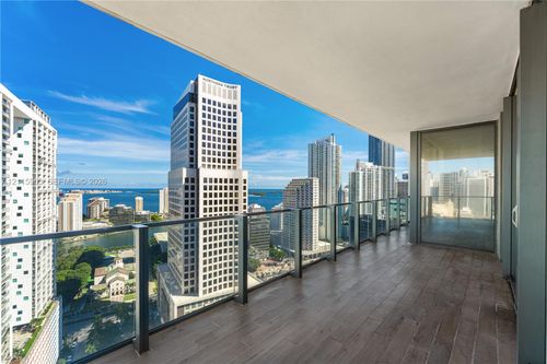 2711-68 Se 6th St, Miami, FL, 33131-3493 | Card Image