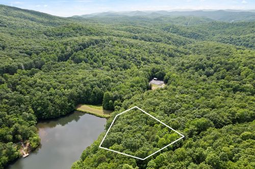 430 N Lakeview Dr, Saluda, NC, 28773 | Card Image