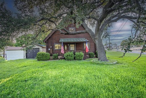401 Lake Point Dr, Horseshoe Bay, TX, 78657-7013 | Card Image