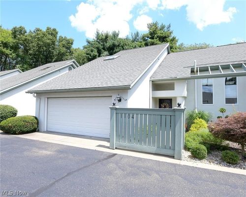 1104 Courtyard Sq, Zanesville, OH, 43701-6431 | Card Image