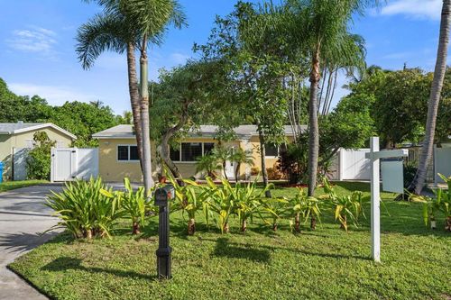 607 W Perry St, Lantana, FL, 33462-4348 | Card Image