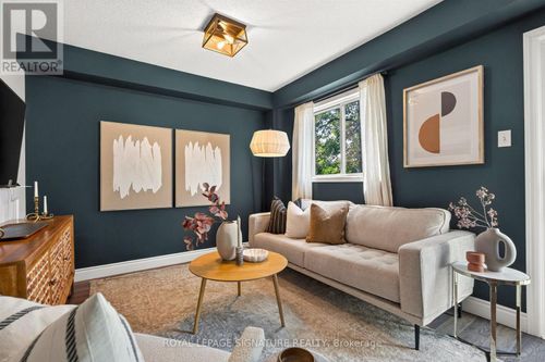 1373 Treeland St, Burlington, ON, L7R4P4 | Card Image