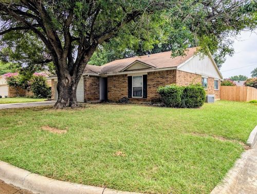 1901 Bosque Ln, Arlington, TX, 76006-6619 | Card Image