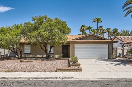 2422 La Luna Dr, Henderson, NV, 89014-3135 | Card Image