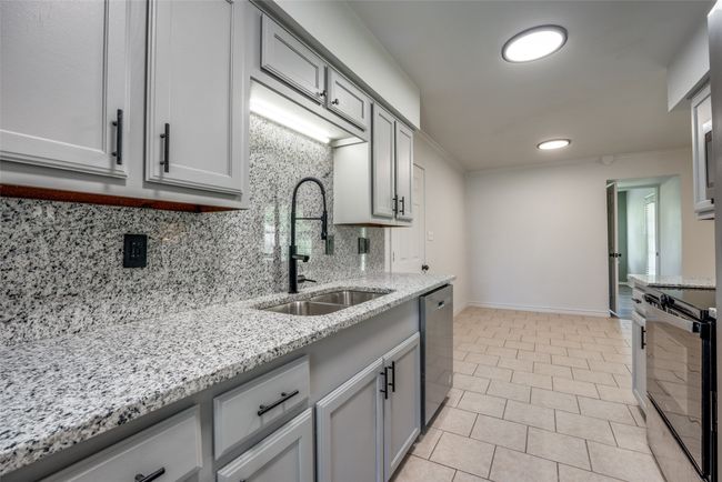 505 W Thomas St, House other with 4 bedrooms, 2 bathrooms and null parking in Leonard TX | Image 7