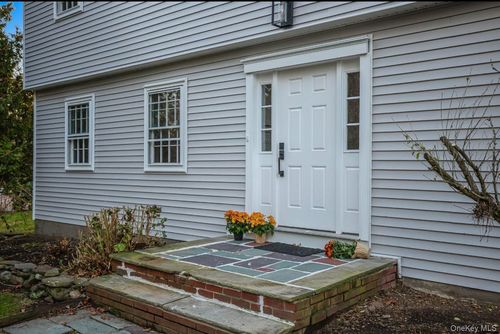 10 Glen Ln, Newburgh, NY, 12550-1970 | Card Image