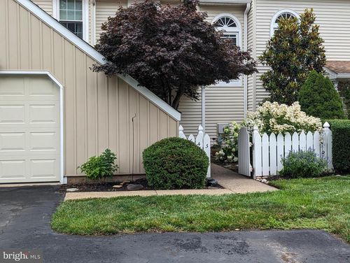 643 Croft Dr, SOUTHAMPTON, PA, 18966-4043 | Card Image