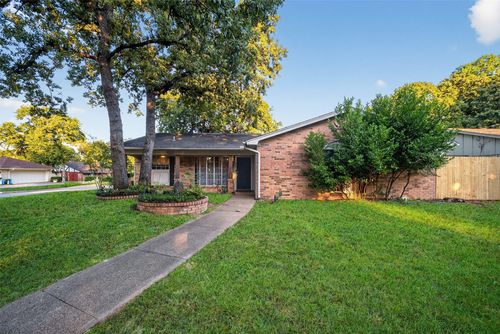 2501 Warren Ln, Fort Worth, TX, 76112-5721 | Card Image
