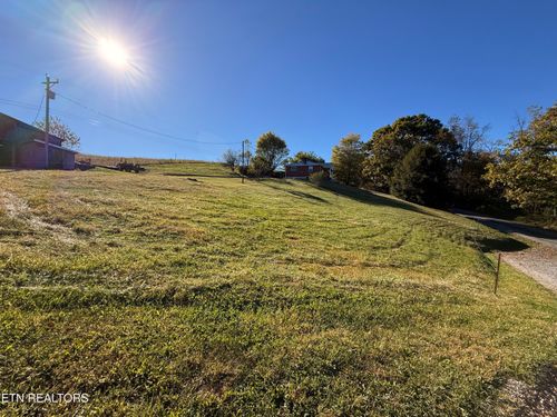1834 Balls Chapel Rd, Rose Hill, VA, 24281-8237 | Card Image