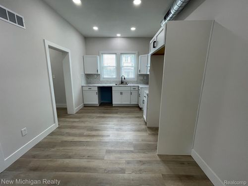 171 Davis St, Wyandotte, MI, 48192-3900 | Card Image