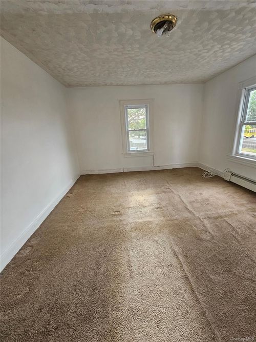 5 Merle Ave, Oceanside, NY, 11572-2211 | Card Image