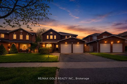 26 Dundalk Cres, Brampton, ON, L6Z2V2 | Card Image