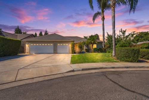 684 Rolling Hills Ct, Exeter, CA, 93221-2349 | Card Image