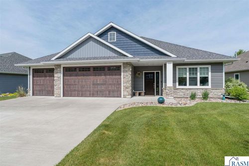 305 Dancing Waters Circle, Mankato, MN, 56001 | Card Image