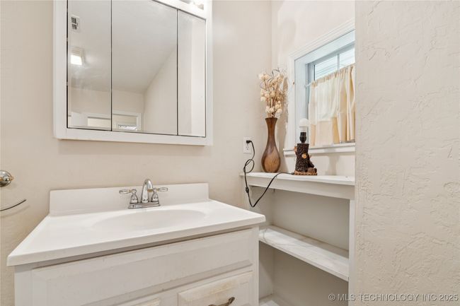 307 S Cherokee St, House other with 3 bedrooms, 2 bathrooms and null parking in Locust Grove OK | Image 12