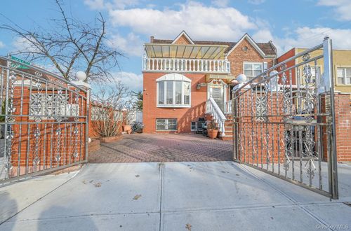 10201 62nd Rd, Forest Hills, NY, 11375-1043 | Card Image