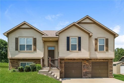221 Golfview Dr, Pleasant Hill, MO, 64080-1014 | Card Image