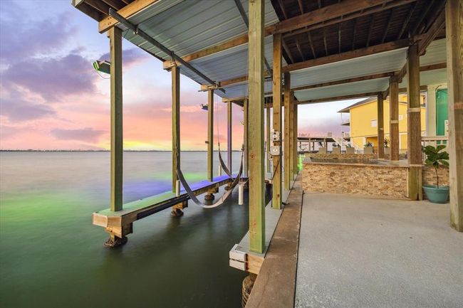 1640 Windsong Way, House other with 3 bedrooms, 5 bathrooms and 2 parking in Tiki Island TX | Image 36