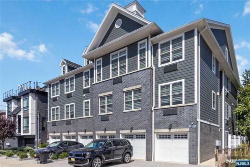 17 Cumbermeade Rd, Fort Lee, NJ, 07024-4112 | Card Image