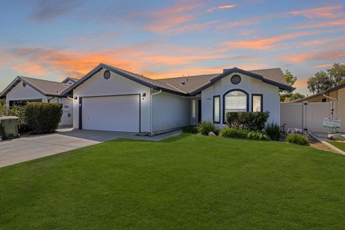 1328 5th Pl, Delano, CA, 93215-3001 | Card Image