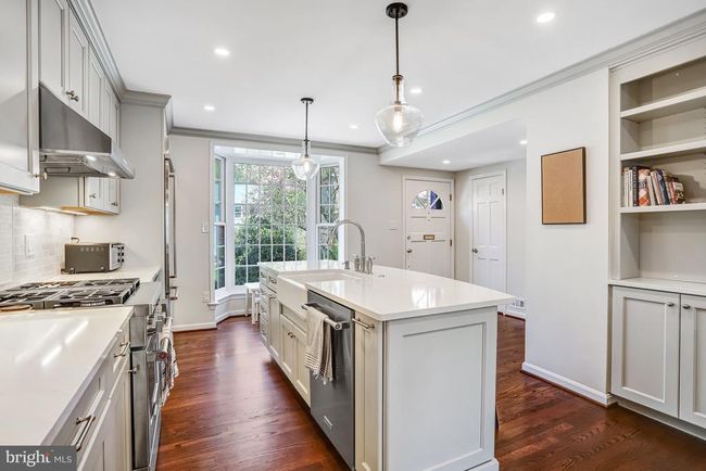 6737 Baron Rd, Townhouse with 4 bedrooms, 4 bathrooms and null parking in MCLEAN VA | Image 8