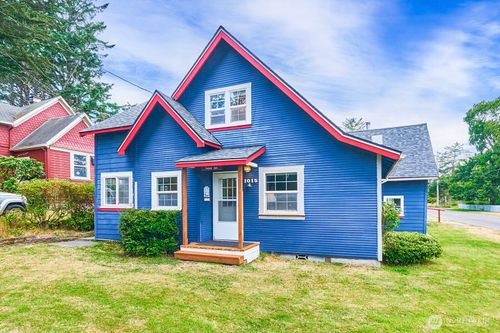 1015 40th Pl, Seaview, WA, 98644-2036 | Card Image