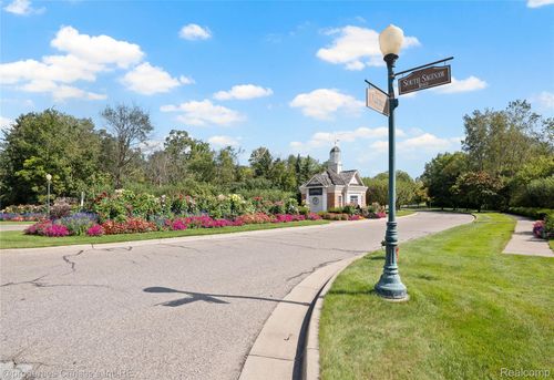 6166 Natures Cv, Grand Blanc, MI, 48439-9444 | Card Image