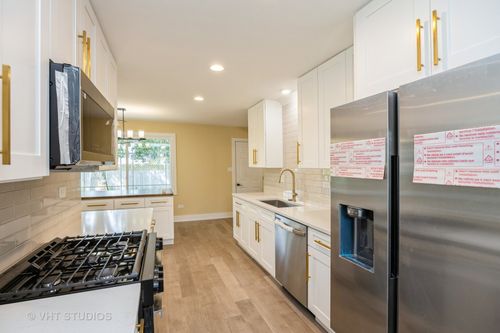 6820 Barrett St, Downers Grove, IL, 60516-3338 | Card Image