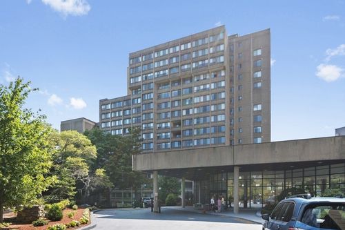 apt-707s-250 Hammond Pond Pkwy, Chestnut Hill, MA, 02467-1510 | Card Image