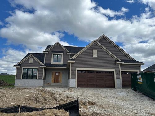 3809 White Oak Way, Waukesha, WI, 53188-2713 | Card Image